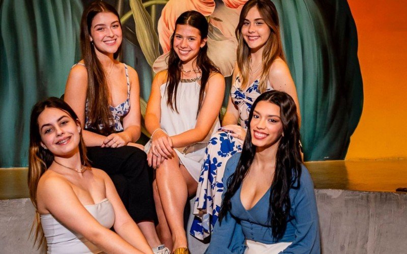 Na foto estão Laura Latosinski, Eduarda, atual Glamour, Nicole Bitello, Sofia Taegtow e Ana Amora | abc+