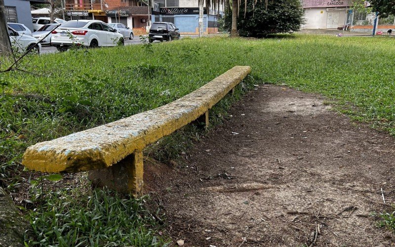 Moradores cobram melhorias em pracinha do bairro Canudos