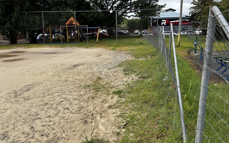 Moradores cobram melhorias em pracinha do bairro Canudos