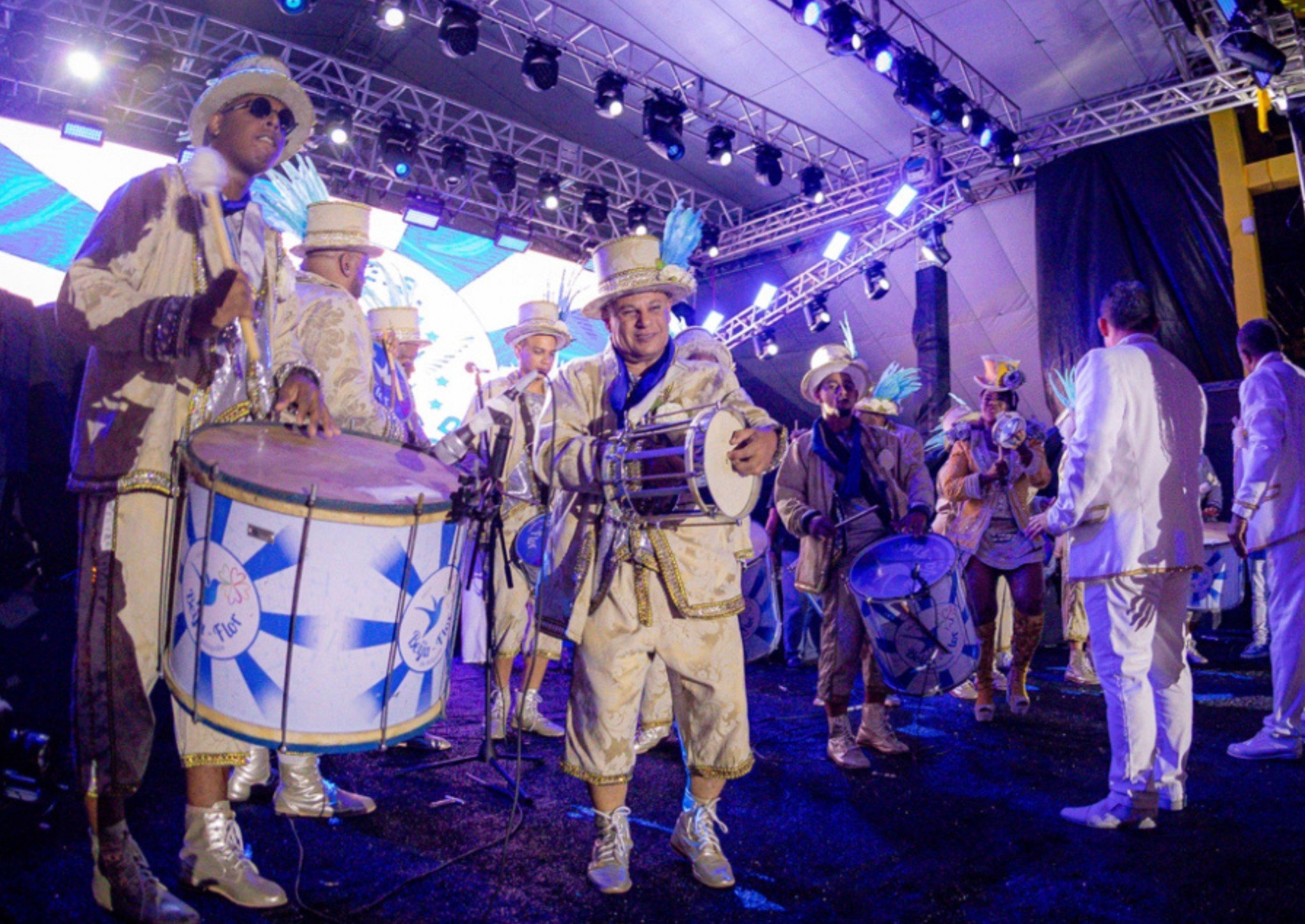 CARNAVAL: Vermelho e Branco resgata baile de salão com a presença de escola de samba do Rio de Janeiro