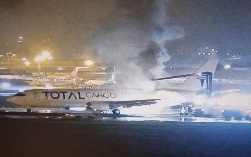 Avião Boing 737 pegou fogo em Guarulhos | abc+