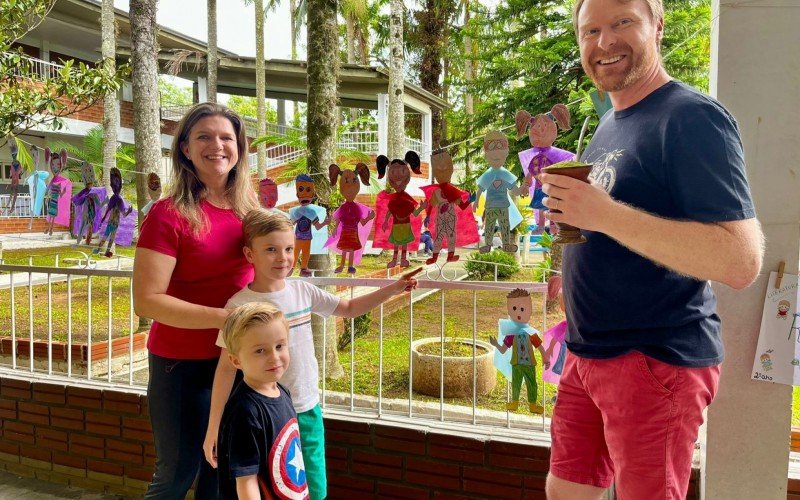 Luciane e Farrel com os filhos Gustavo e Henrique