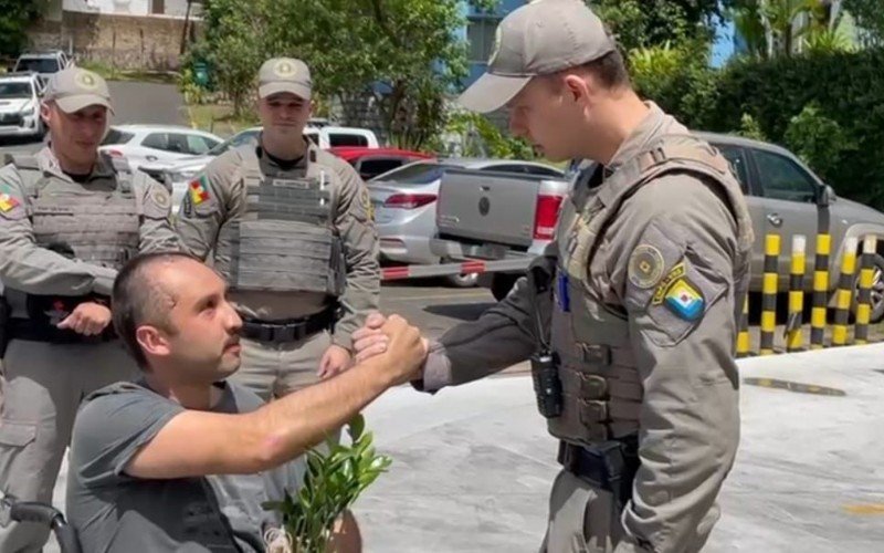 Policial militar João Paulo Farias, de 26 anos, recebeu alta hospitalar neste sábado