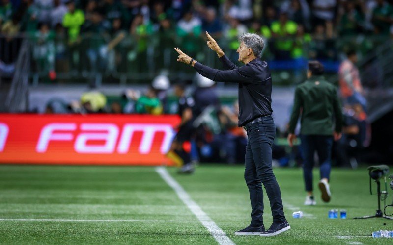 Renato Portaluppi à beira do campo em SP | abc+