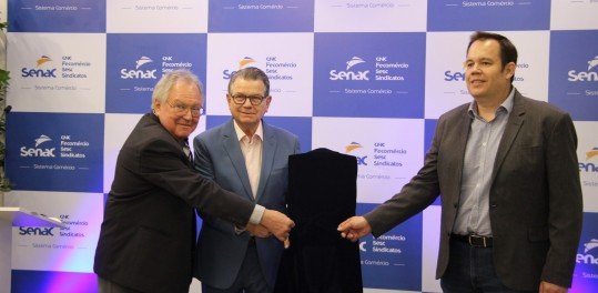 Gerson Müller, Luiz Carlos Bohn e Márcio Lüders fizeram o descerramento da placa de inauguração