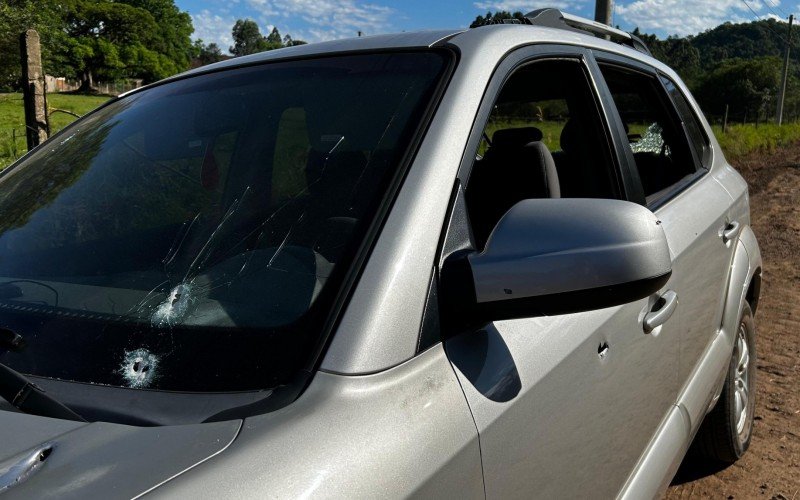 Roubo em residência com troca de tiros deixa suspeito baleado em Estância Velha | abc+
