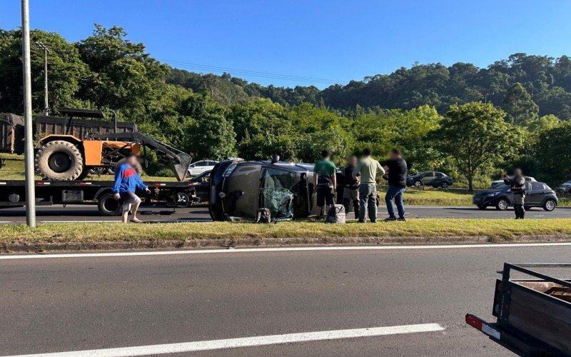 Carro capotou na RS-239 | abc+