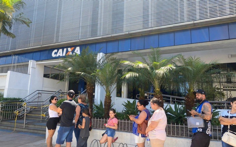 Agência da Caixa é fechada após criminosos colarem falso telefone em caixas eletrônicos de Novo Hamburgo | abc+