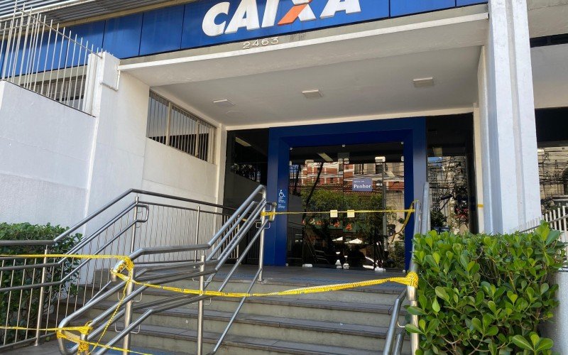 Agência da Caixa é fechada após criminosos colarem falso telefone em caixas eletrônicos de Novo Hamburgo | abc+