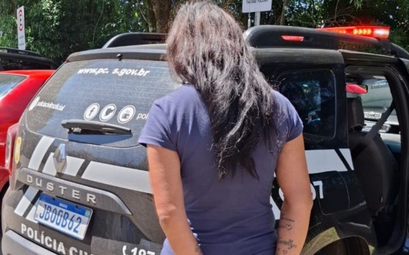 Mulher e homem foram presos por extorquir familiares de pessoas mortas em homicídios no RS | abc+