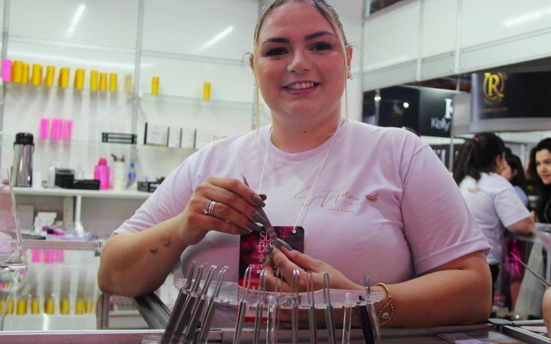 No mundo de cílios e sobrancelhas, novas técnicas ganham o mercado. | abc+