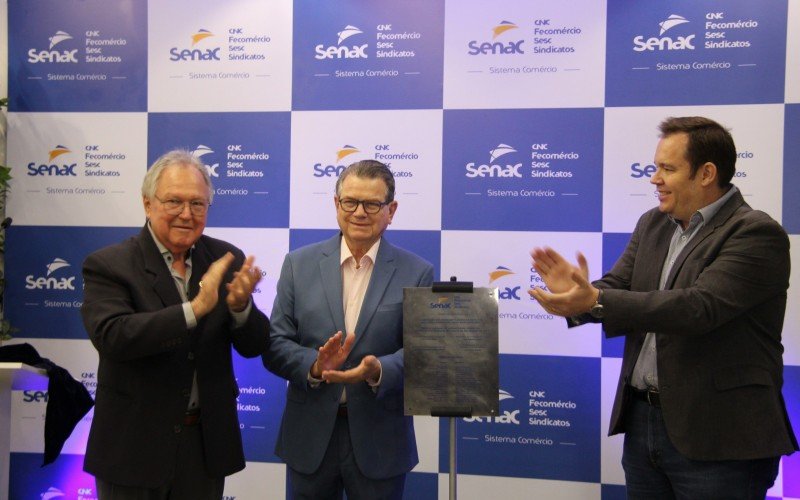Gerson Müller, Luiz Carlos Bohn e Márcio Lüders fizeram o descerramento da placa de inauguração | abc+