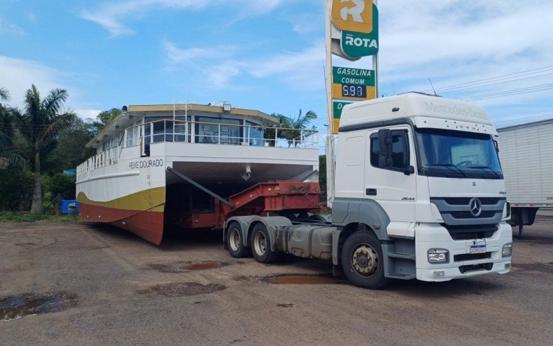 Peixe Dourado aguarda autorização do Dnit para completar trajeto até Porto Alegre