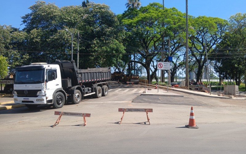 Bloqueio no trânsito da Ponte 25 de julho 