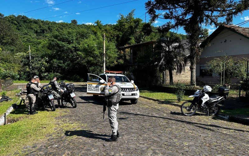 Roubo em residência com troca de tiros deixa suspeito baleado em Estância Velha | abc+