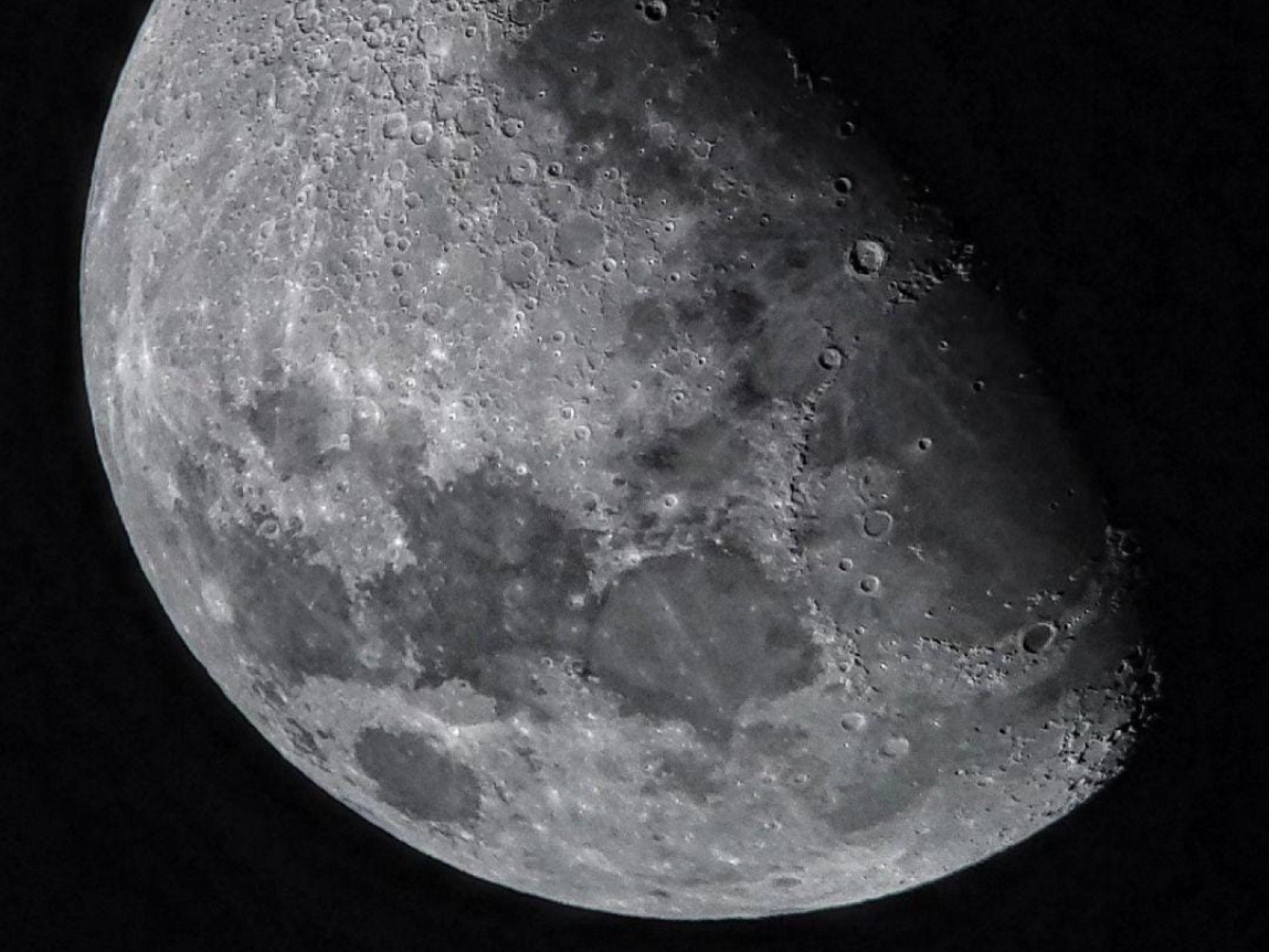 Saturno e Lua se encontram em registros impressionantes que você precisa ver