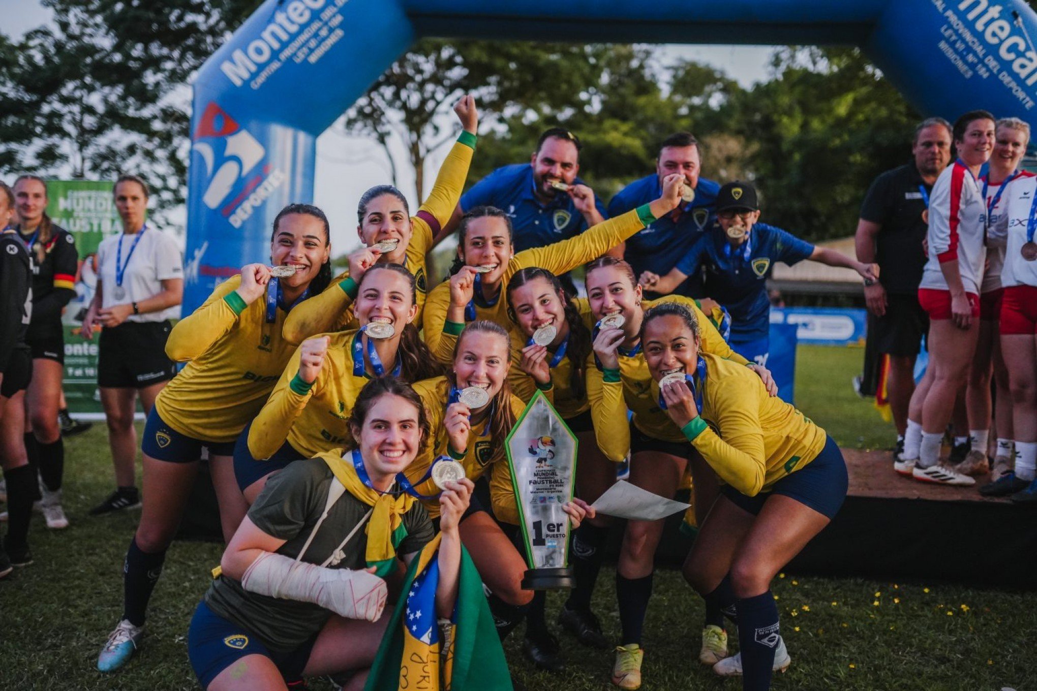 Brasil bate a Alemanha e é campeão do mundo de punhobol