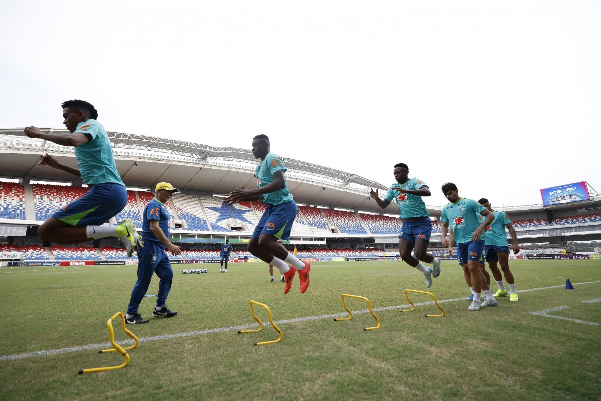 Seleção brasileira inicia preparação para encarar a Venezuela