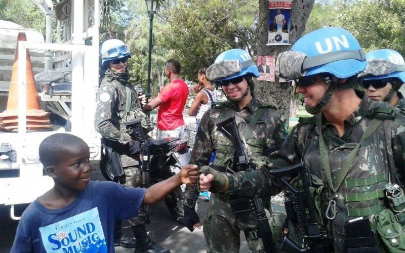 Militares do 19º BIMtz em missão de paz no Haiti 2015/2016 