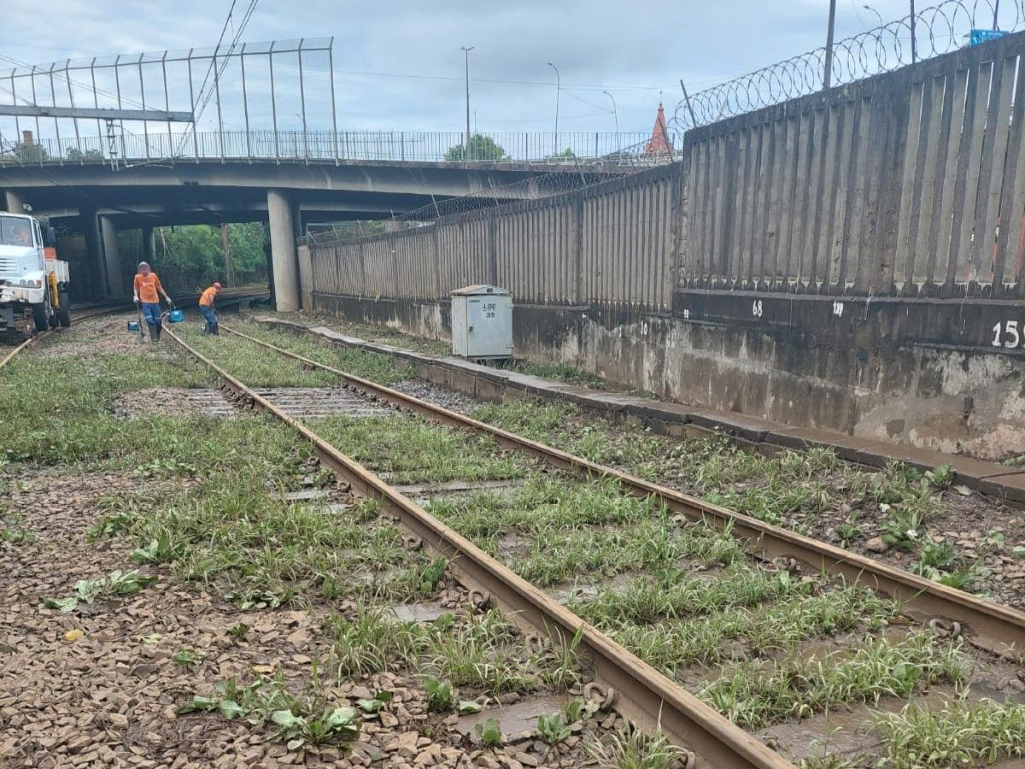 Trensurb solicita limpeza do entorno da casa de bombas após novos alagamentos