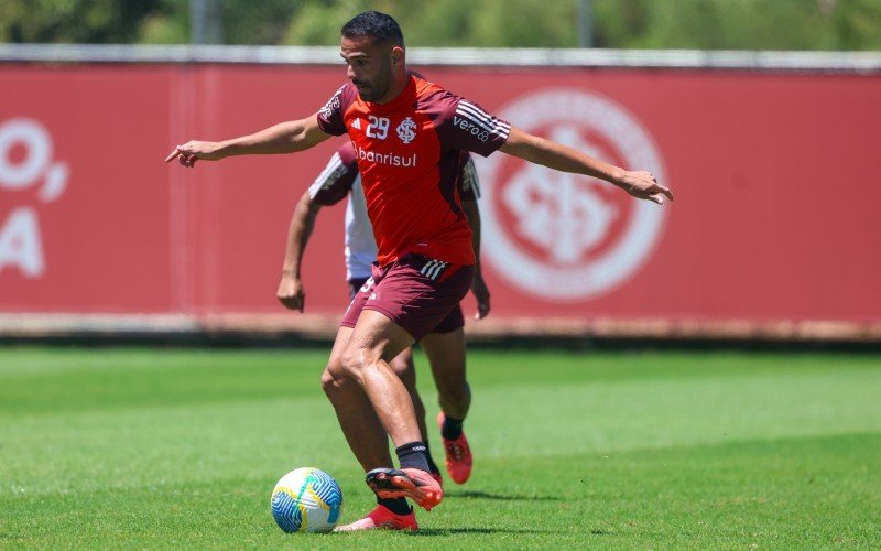  Equipamento estraga e dá susto em Thiago Maia no treino do Inter | abc+