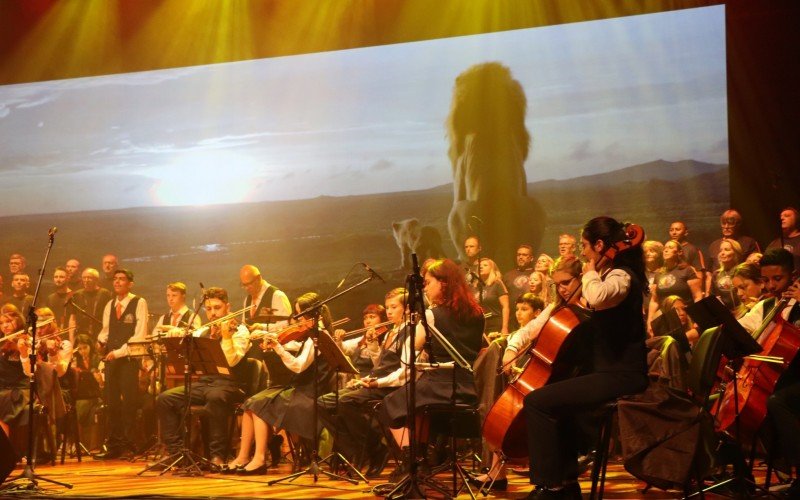 Apresentações encantaram o público no Teatro Feevale