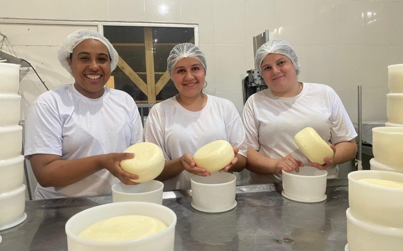 Diversos tipos de queijos são produzidos artesanalmente pela Alvorada Missioneira, em Canela