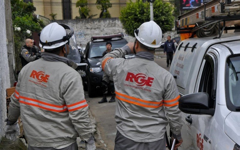 Técnicos da RGE e policiais Civis e Miliares agem para coibir os crimes em Canoas