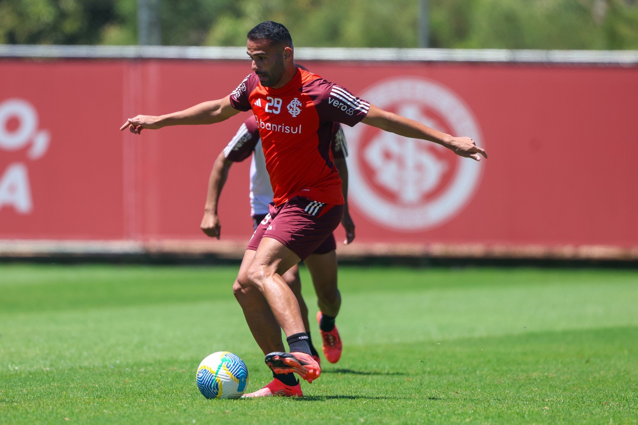 Flamengo cobra Inter por dívida na negociação de Thiago Maia