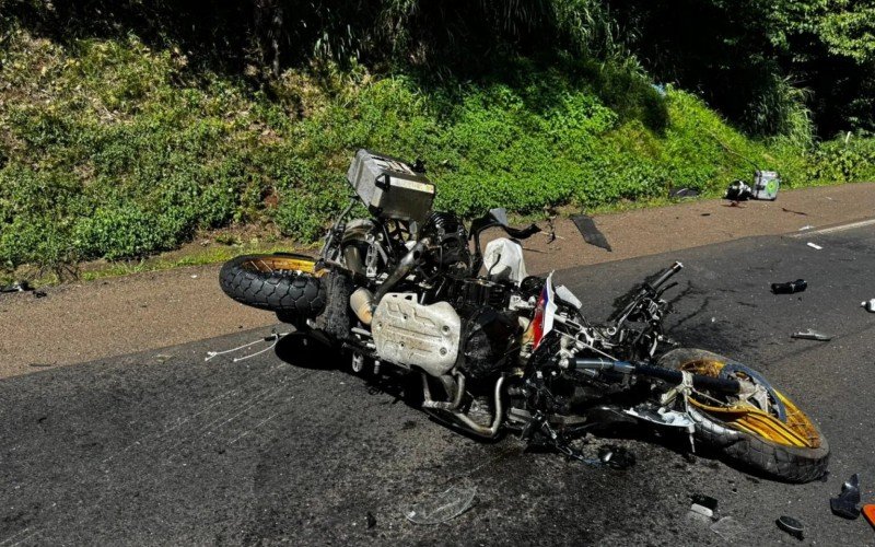 Motocicleta após acidente no Paraná  | abc+