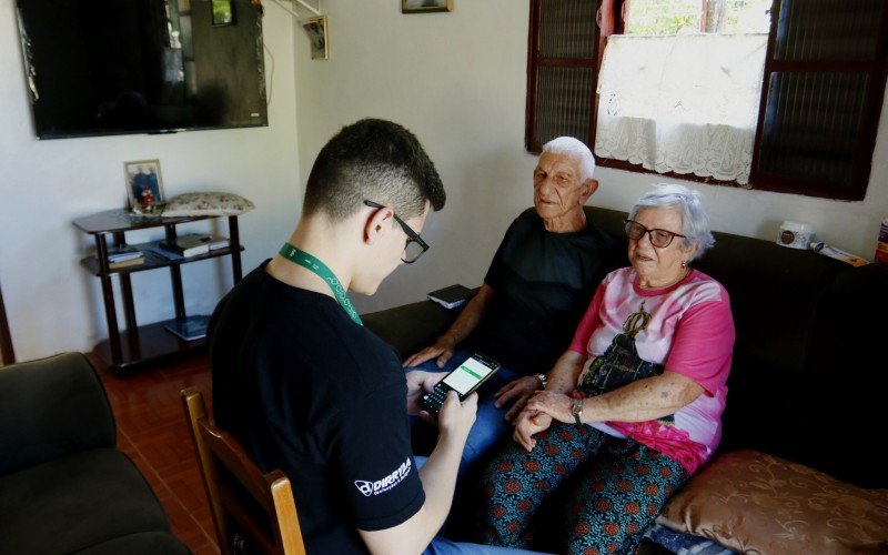 Estudantes do IFRS são agentes e realizam a entrevista com a população idosa
