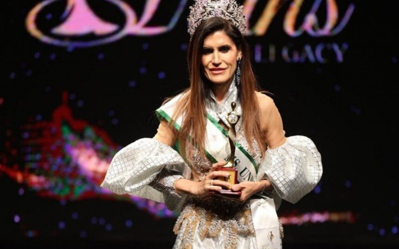 Marcia Di Paula é coroada Miss Universe Trans na categoria acima de 40 anos | abc+