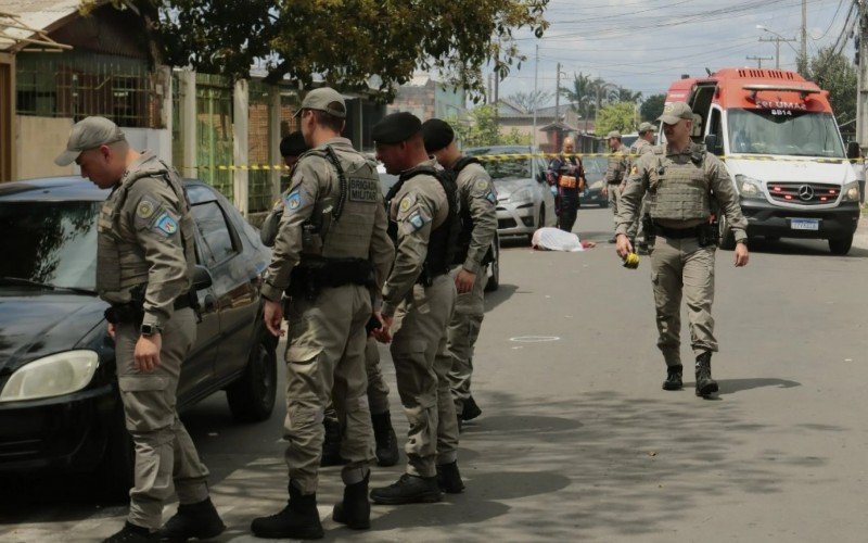 Policiais Militares (PMs) foram destacados para interromper o ciclo de violência no bairro Niterói, em Canoas