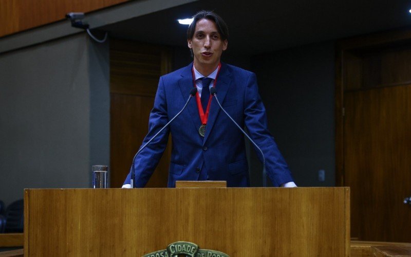 Pedro Geromel recebe título de Cidadão de Porto Alegre   | abc+