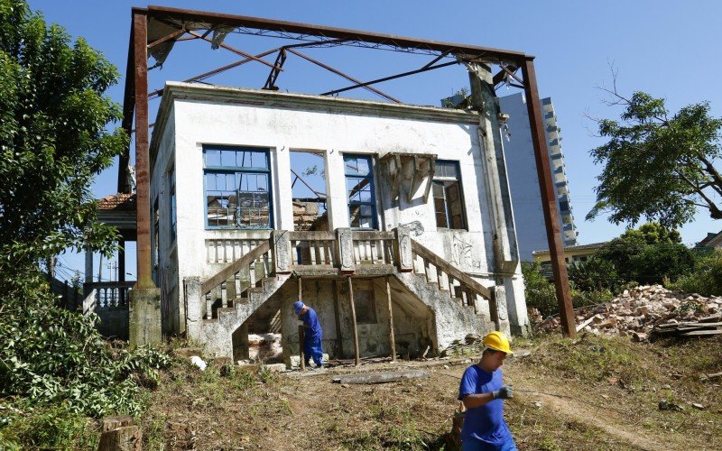 As obras começaram na combalida estrutura da história Villa Nenê