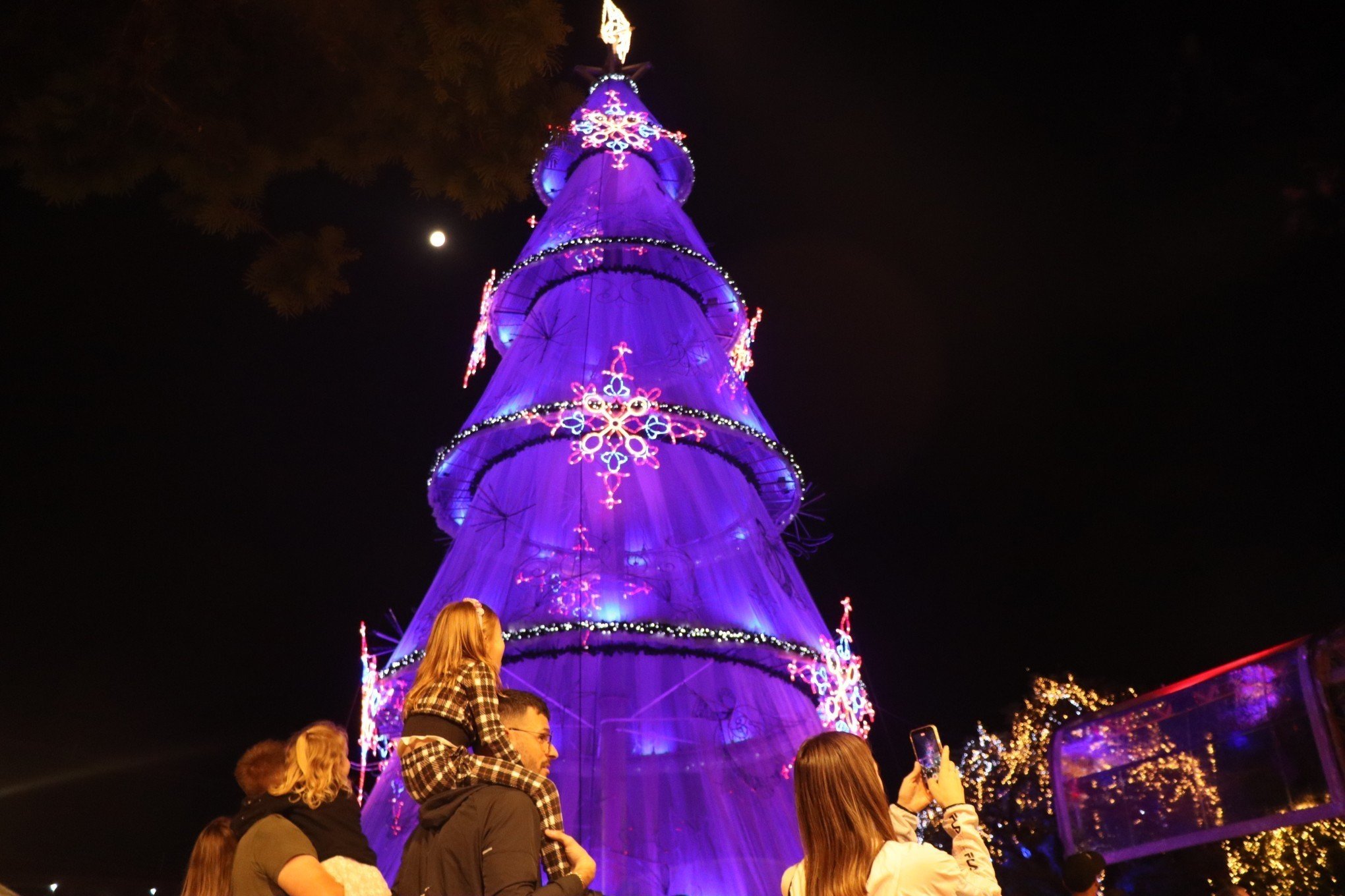 Com mais de uma centena de atrações, está aberto o 29º Natal dos Anjos de Dois Irmãos