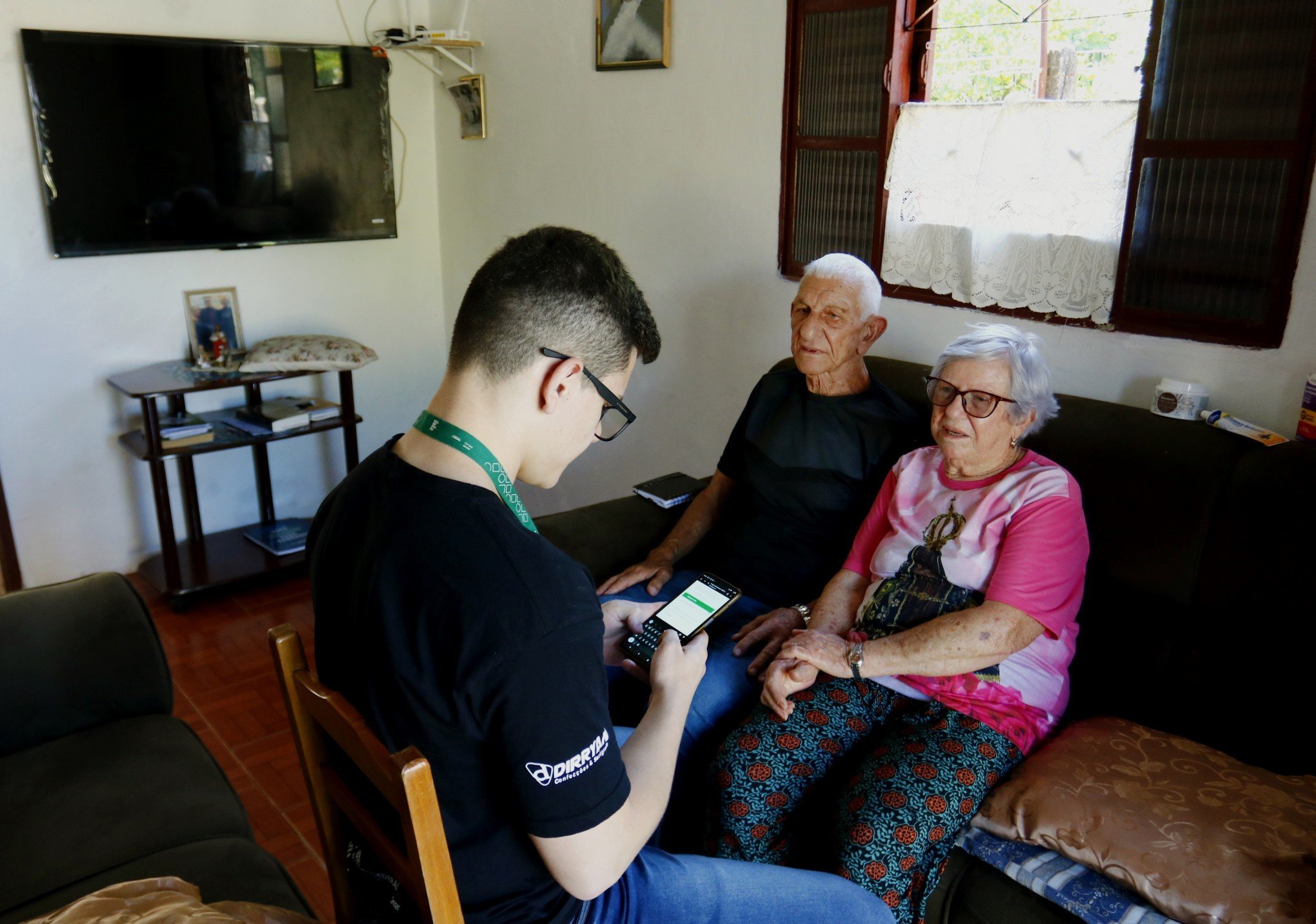 Pesquisa traça perfil da população idosa após enchentes em Canoas