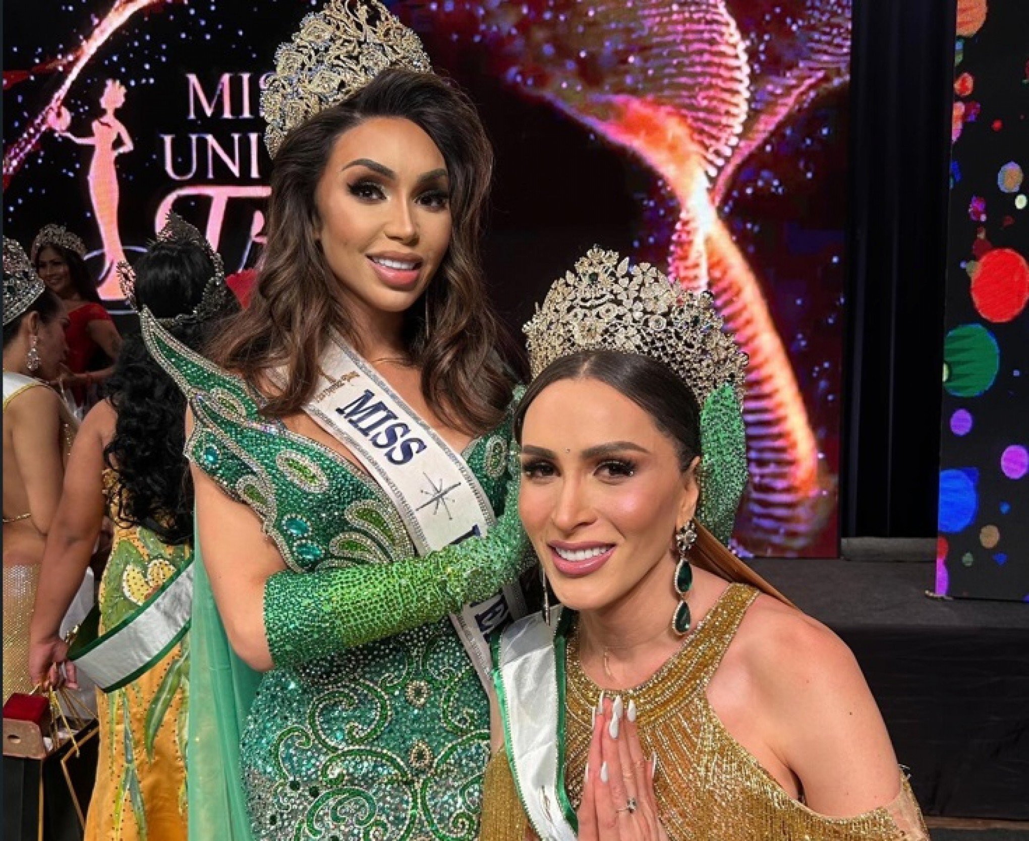 Leopoldense eleita a primeira Miss Universo Trans encerra reinado em cerimônia na Índia