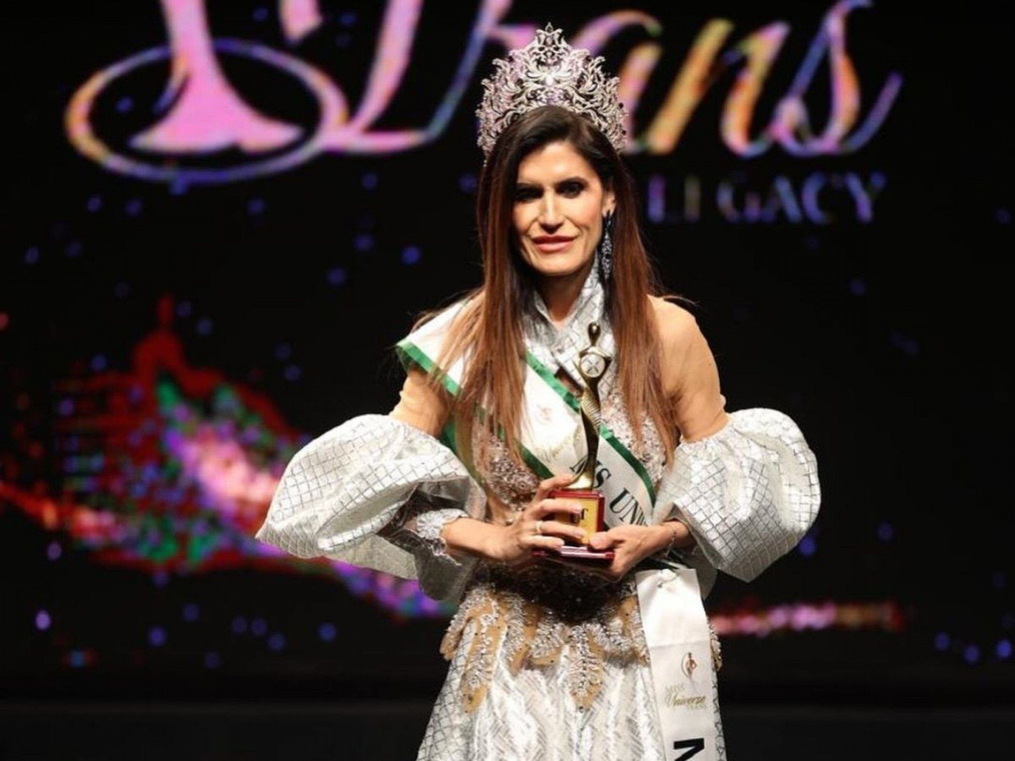 MISS UNIVERSE TRANS: Gaúcha conquista coroa inédita para o Brasil em categoria 40+