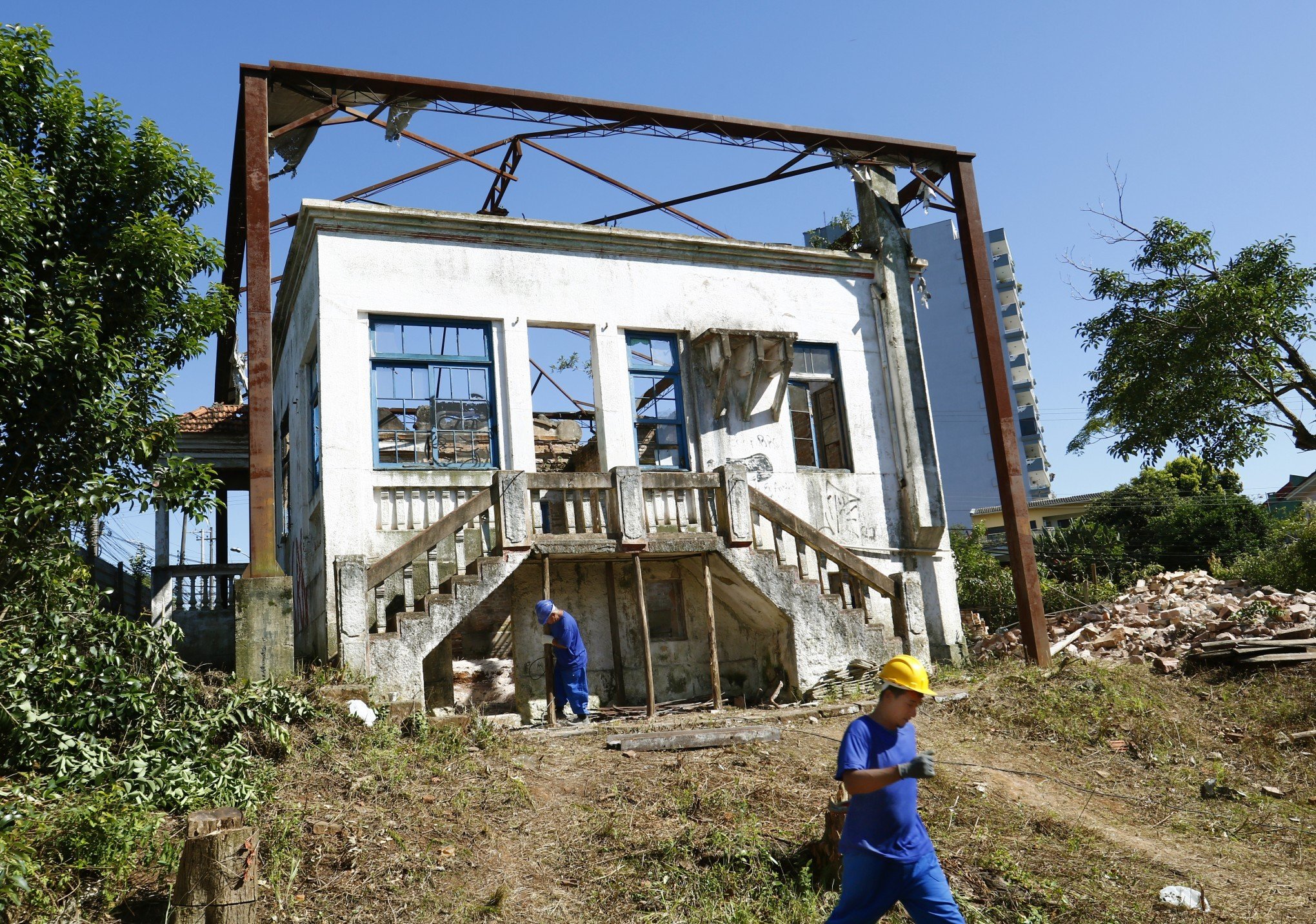 JÁ COM ÁGUA E LUZ: Prefeitura de Canoas dá início a aguardada restauração da Villa Nenê