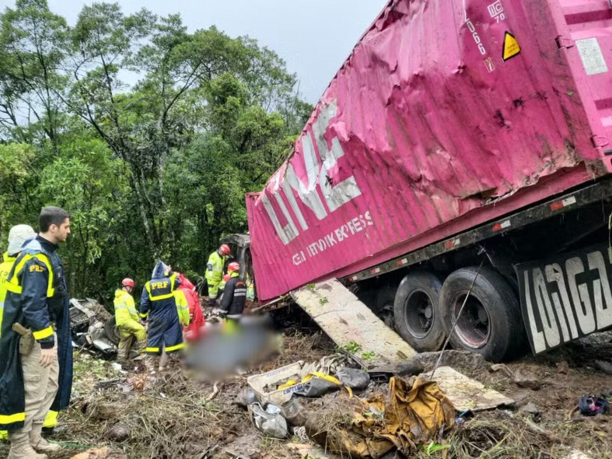 Duas pessoas são indiciadas por morte de nove gaúchos em estrada no Paraná