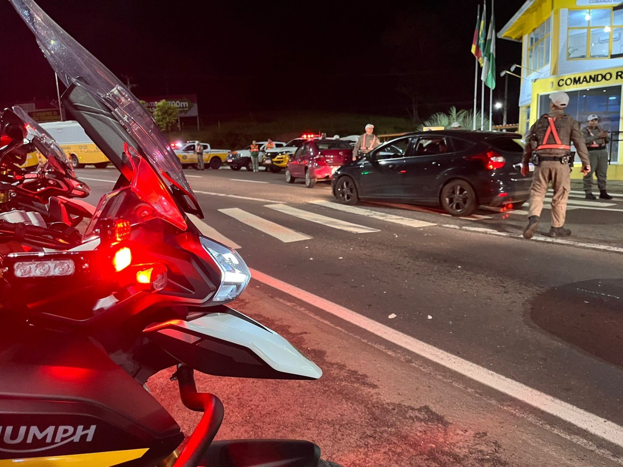 VÍDEO: Repassar informações sobre blitz é crime; saiba a pena para quem praticar