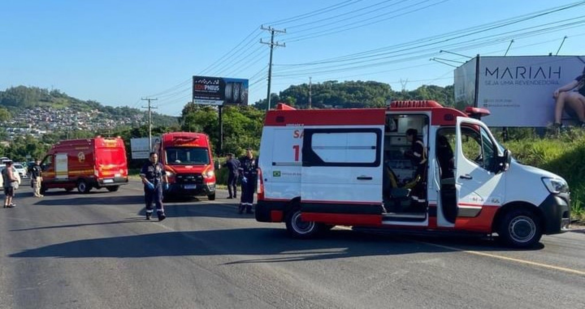BR-116: Acidente envolvendo carro e moto deixa duas pessoas feridas no Vale do Sinos