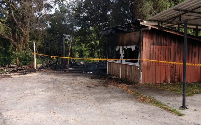 Casa do autor de ataque no STF pega fogo em Santa Catarina