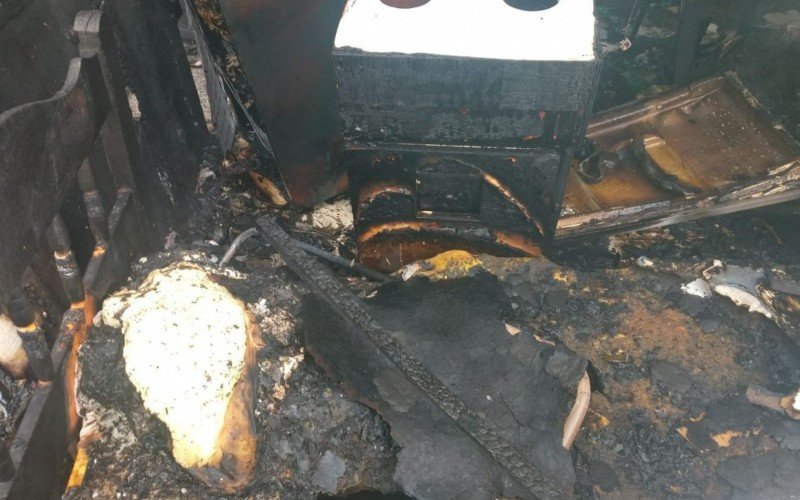 Casa do autor de ataque no STF pega fogo em Santa Catarina