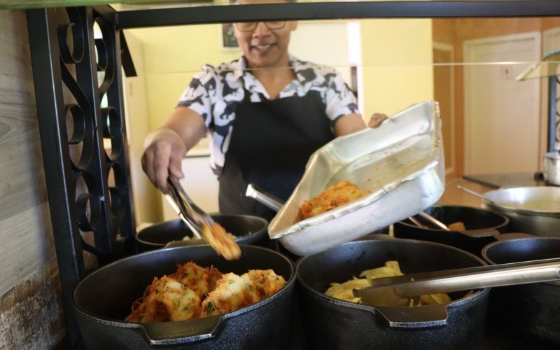 Bolinho de batata não pode faltar no buffet