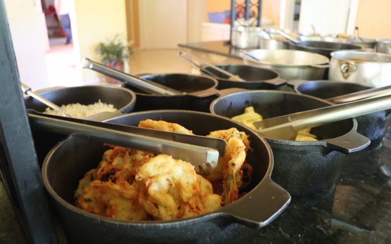 Bolinho de batata não pode faltar no buffet