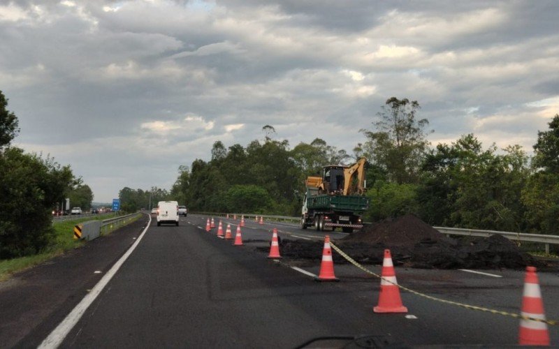 FREE WAY: Buraco ainda causa alteração no trânsito da BR-290 na manhã desta segunda-feira | abc+