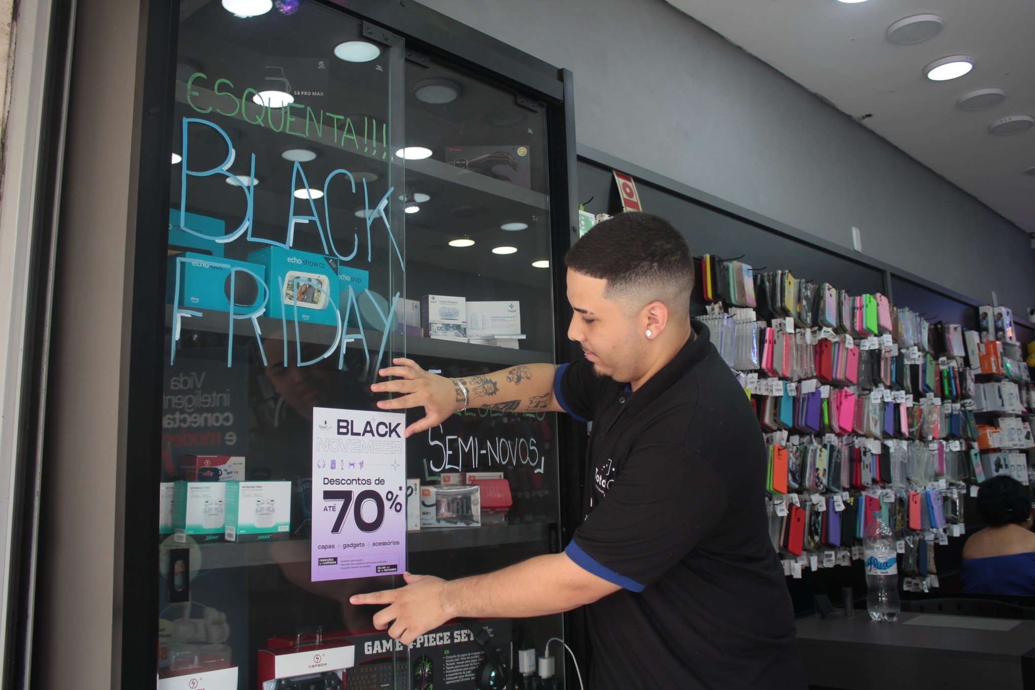 Black Friday movimenta comércio antes do Natal em Canoas