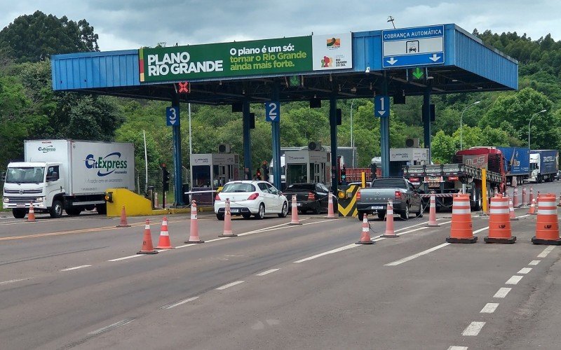 Movimento nas praças de pedágio durante feriado